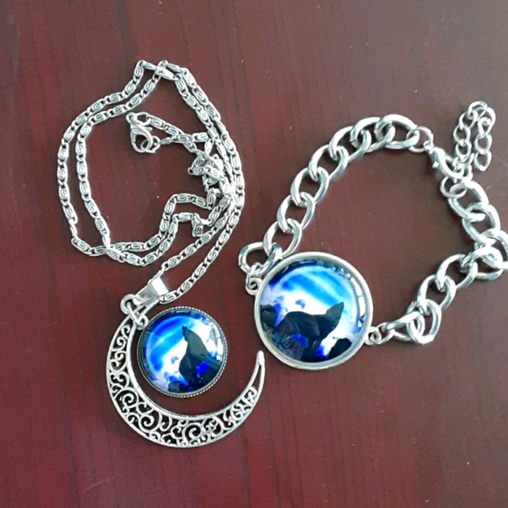 Matching necklace and bracelet set